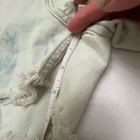 Eddie Bauer Size 8 Regular Faded Shorts with natural stretch & a raw hemline. - Picture 8 of 11